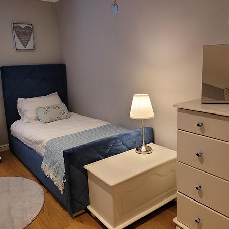 Three Bedroom Apartment By Beautiful Park Лондон Екстер'єр фото