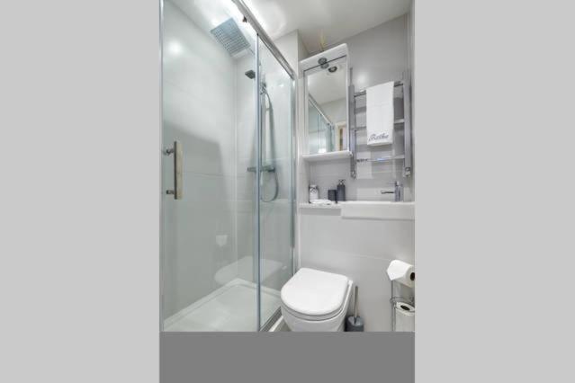 Three Bedroom Apartment By Beautiful Park Лондон Екстер'єр фото
